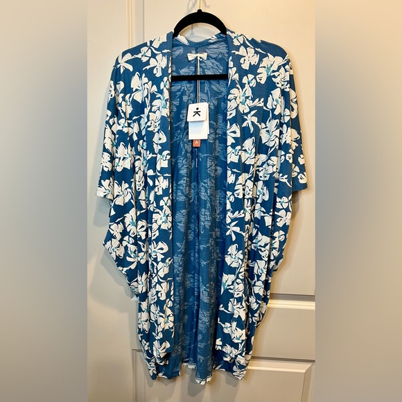 New Hawaiian Blooms Kimono Coverup - Picture 3 of 6